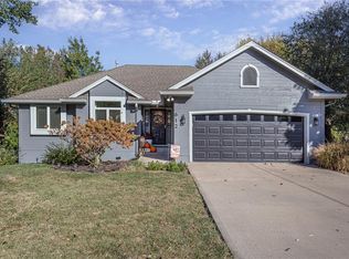 612 E 15th St, Kearney, MO 64060