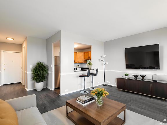 5th image of 3021 S Michigan Ave Unit 107