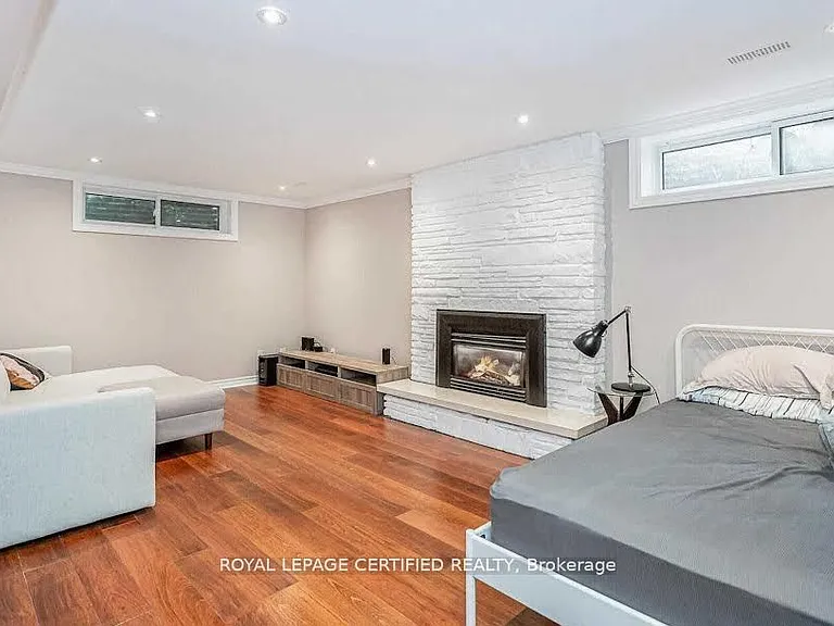 1466 Seagram Ave — Photo 20