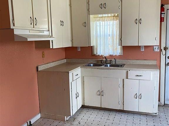 5th image of 609 E McIntyre St