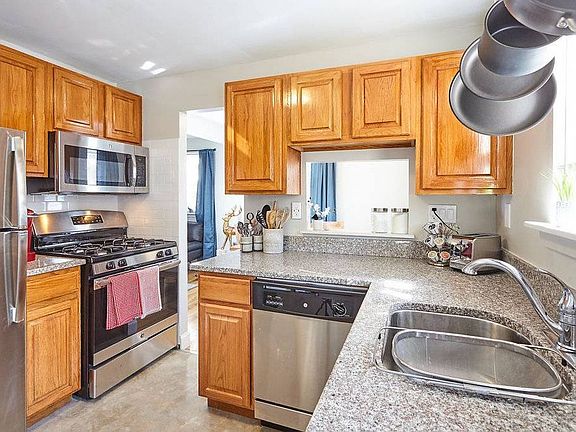 5th image of 133 Salmon Brook Dr