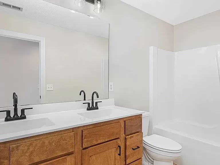 413 E Donahue St #0 — Photo 10
