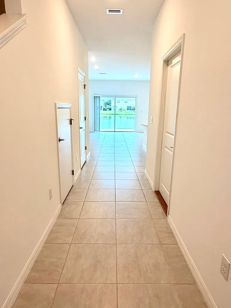 3 bed, 2.5 bath, 1555 sqft, $2,100 — Photo 4