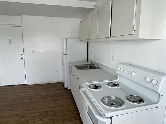 2nd image of 222 23rd St #606