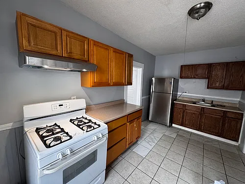 709 Stanley St #3 Photo 1