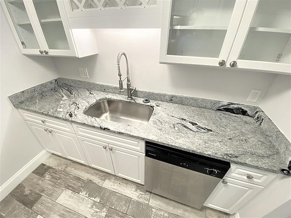 3rd image of 150 41st Ave N #317