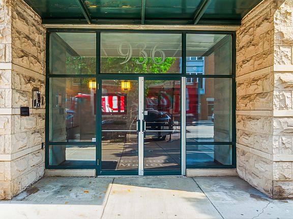 2nd image of 936 W Madison St APT D2