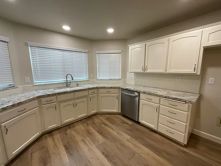 1834 E Lester Ave — Photo 3