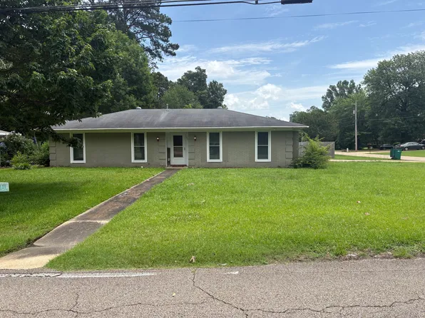 2736 Lawndale Dr, Tupelo, MS 38801