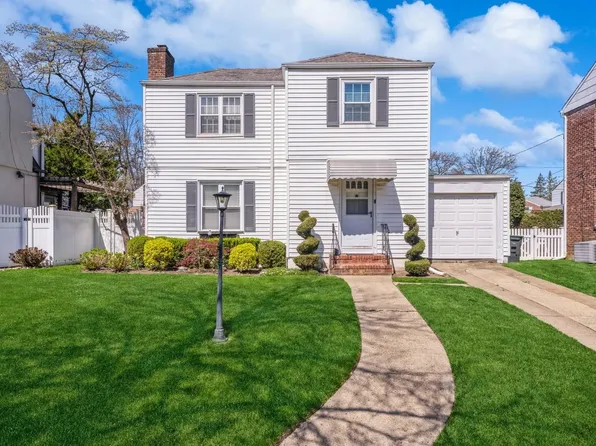 10 Birch Lane, Valley Stream, NY 11581