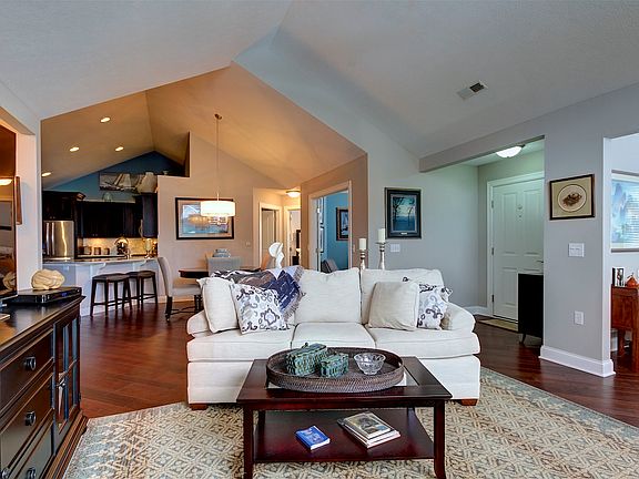 4th image of 2840 Canterbury Cir
