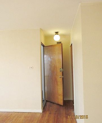 4th image of 2850 W Glenlake Ave #2E
