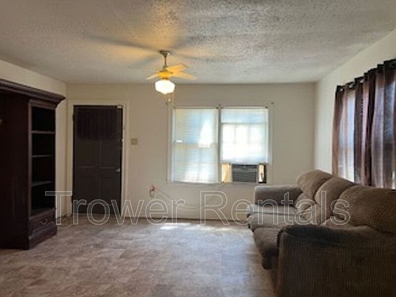 3rd image of 931 E 14th St