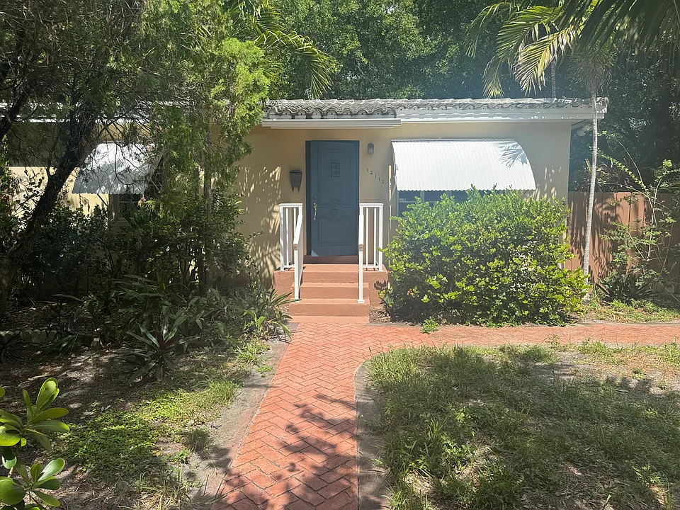 12110 NE 11th Pl