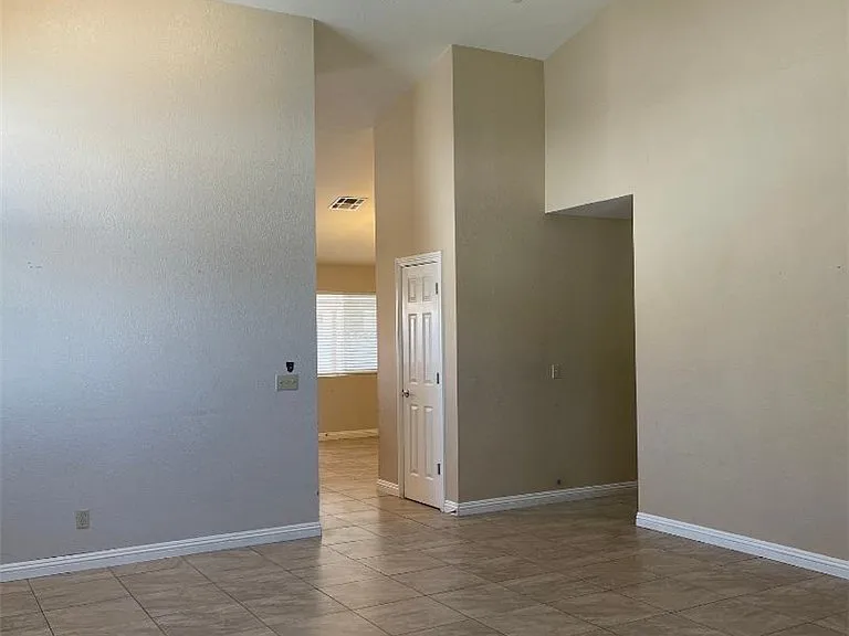5905 April Ln — Photo 6