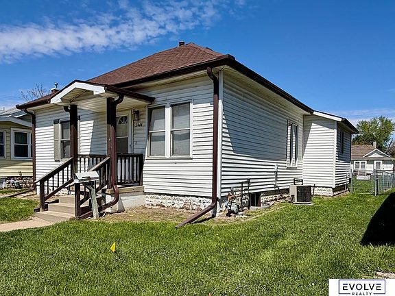 3rd image of 2444 East Ave