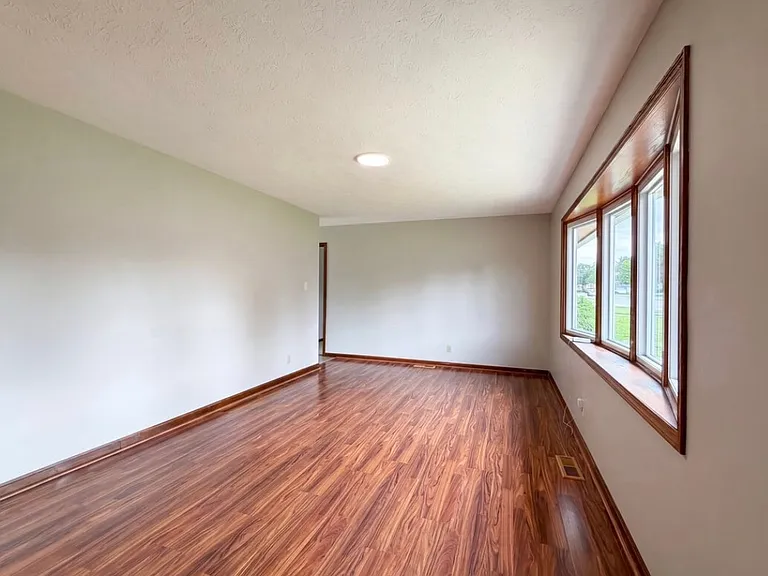 816 Walter Ave — Photo 3