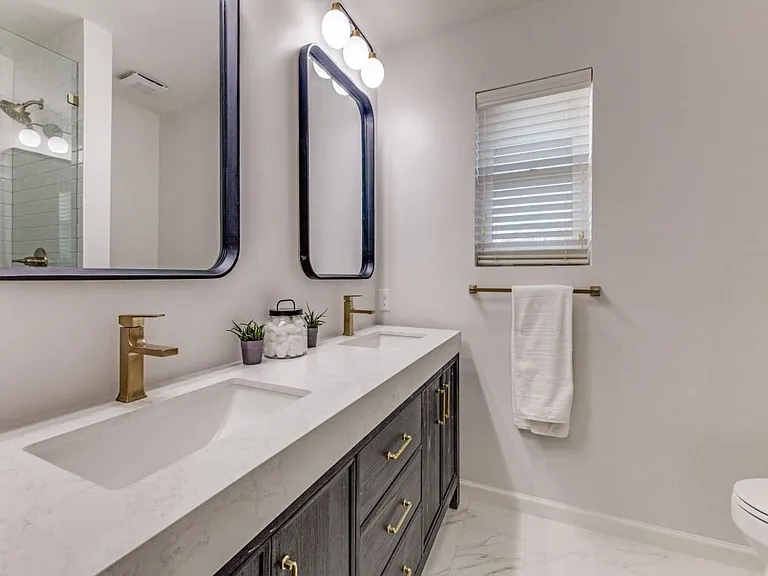 6037 Sandhurst Ln #C — Photo 8