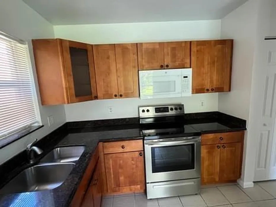 9850 NW 24th St #Townhouse 9850