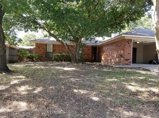 504 Warbler Dr, Desoto, TX 75115