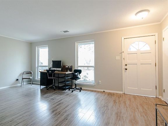 3rd image of 1702 W Lovers Ln