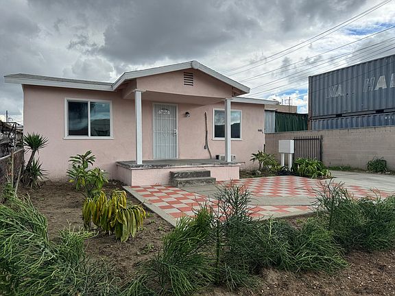 2nd image of 2518 N Loma Ave