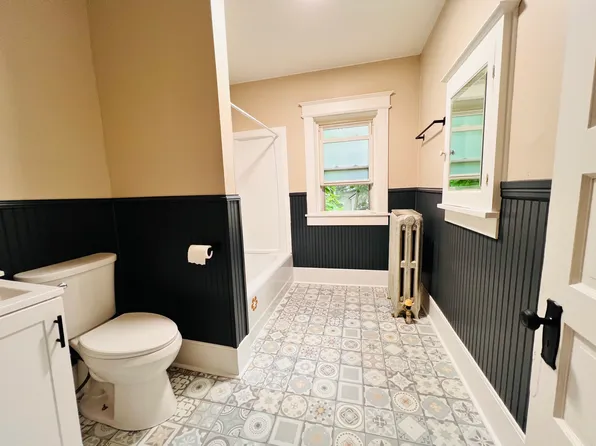 1105 Broadway Ave APT 4, Bedford, OH 44146