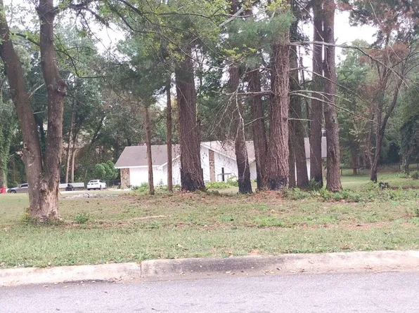 2211 Carriage Dr, Morrow, GA 30260