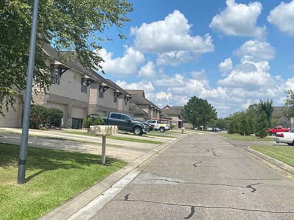 4th image of 18113 Pinehurst Dr