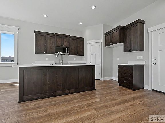 3rd image of 477 Spruce Way