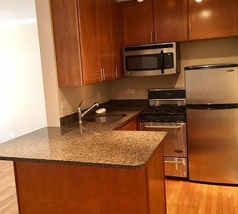 3rd image of 634 W Wrightwood Ave