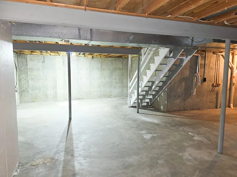 325 Westbrook Dr — Photo 21