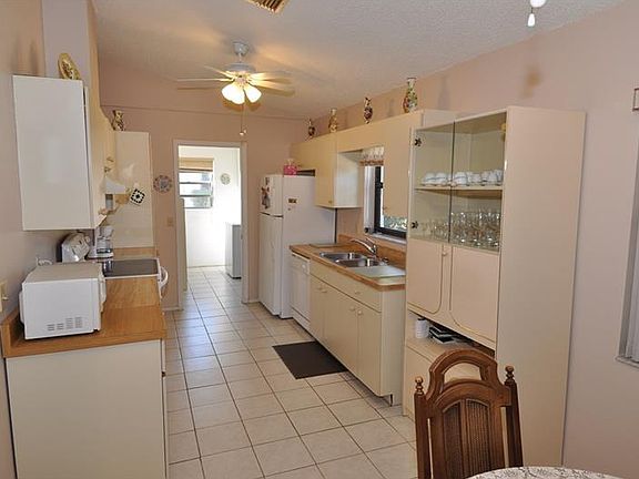 3rd image of 7491 Spinnaker Blvd