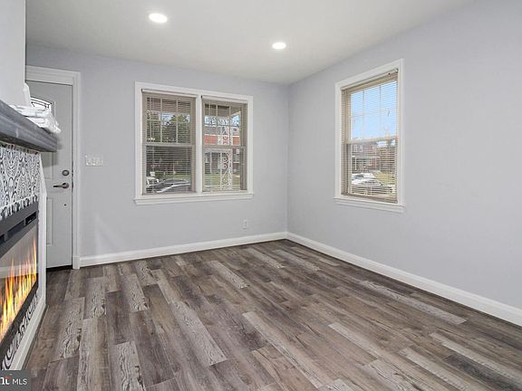 4th image of 4522 N Rogers Ave