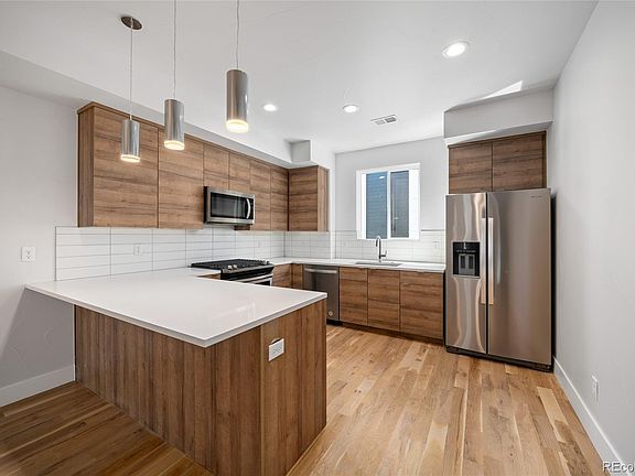 5th image of 1810 N Irving St Unit 5