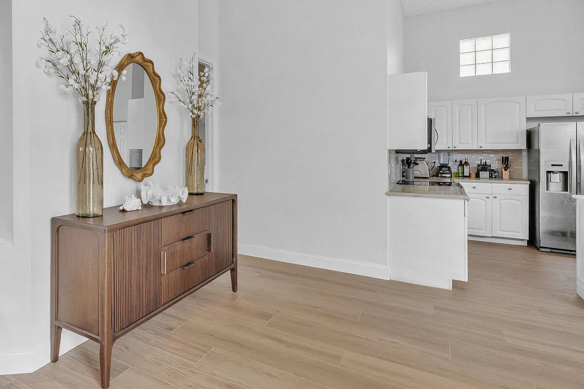 3 bed, 3.0 bath, 2067 sqft, $12,000 — Photo 3