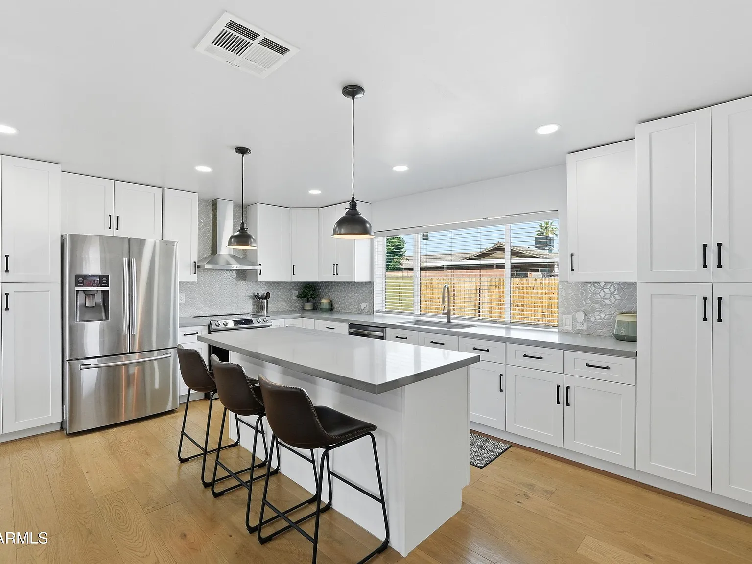 4 bed, 2.0 bath, 1676 sqft, $3,500 — Photo 4