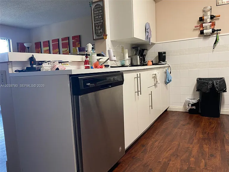 450 Palm Cir W #301 — Photo 6