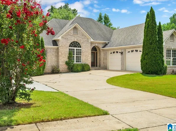 1839 Winnepeg Cir, Bessemer, AL 35022