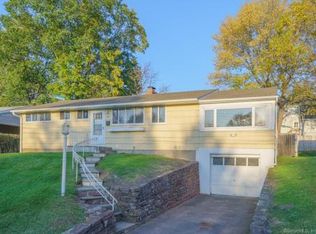 14 Trout Brook Ter, West Hartford, CT 06119