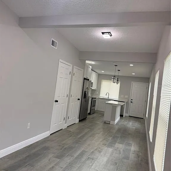 225 E Warren Ave — Photo 14