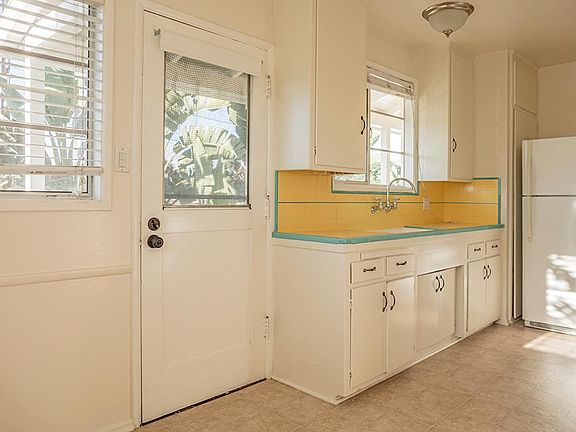 5th image of 3417 W Alameda Ave