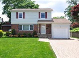 24 Tudor Ln, Scarsdale, NY