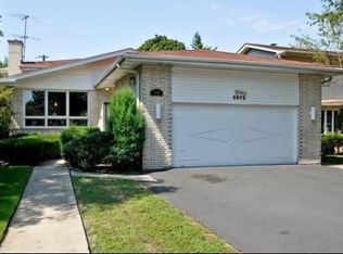 6912 N Avers Ave, Lincolnwood, IL 60712