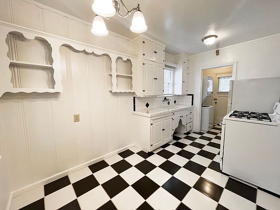 5th image of 1815 H St APT 2A