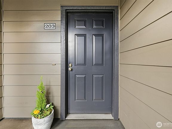 4th image of 1809 N 107th Street #3-203