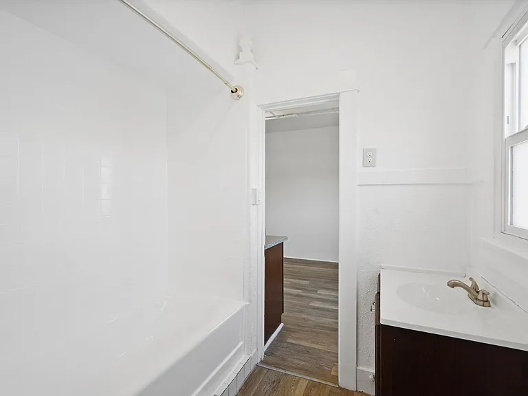 3767 Midvale Ave #3 — Photo 9
