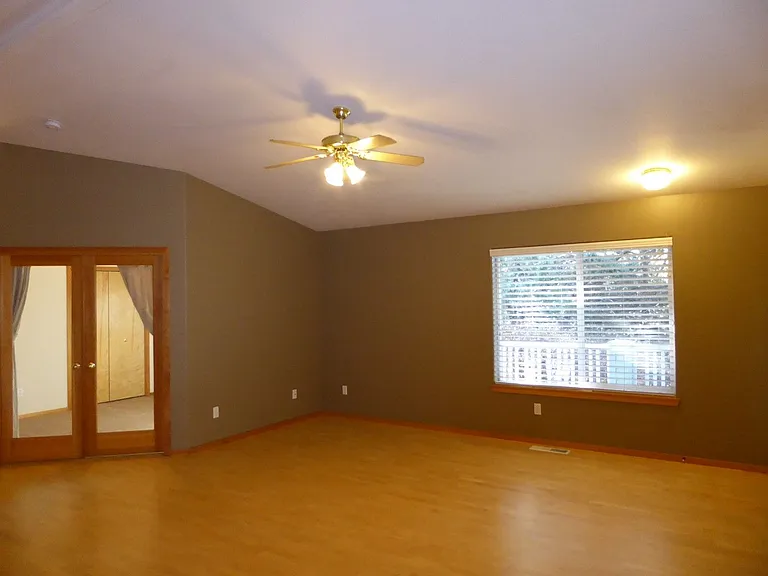 1496 NW Portland Ave — Photo 15