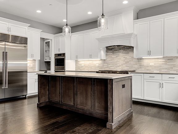 3rd image of 15520 S Jeanne Ln