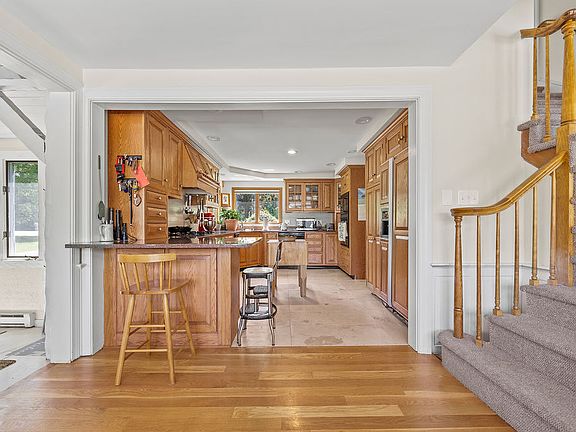 5th image of 555 Pool St #555